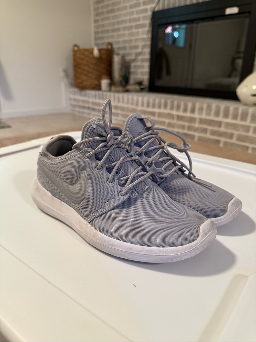 Nike Roshe Light Gray Casual Sneakers